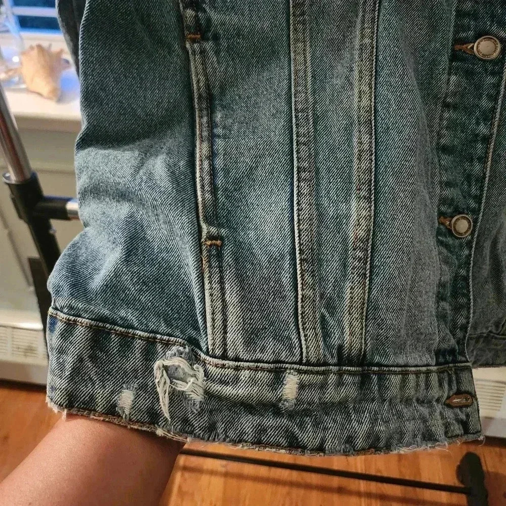 Zara Womens Oversized Casual distressed Denim Jacket Medium Wash Blue Size Large - Picture 8 of 9